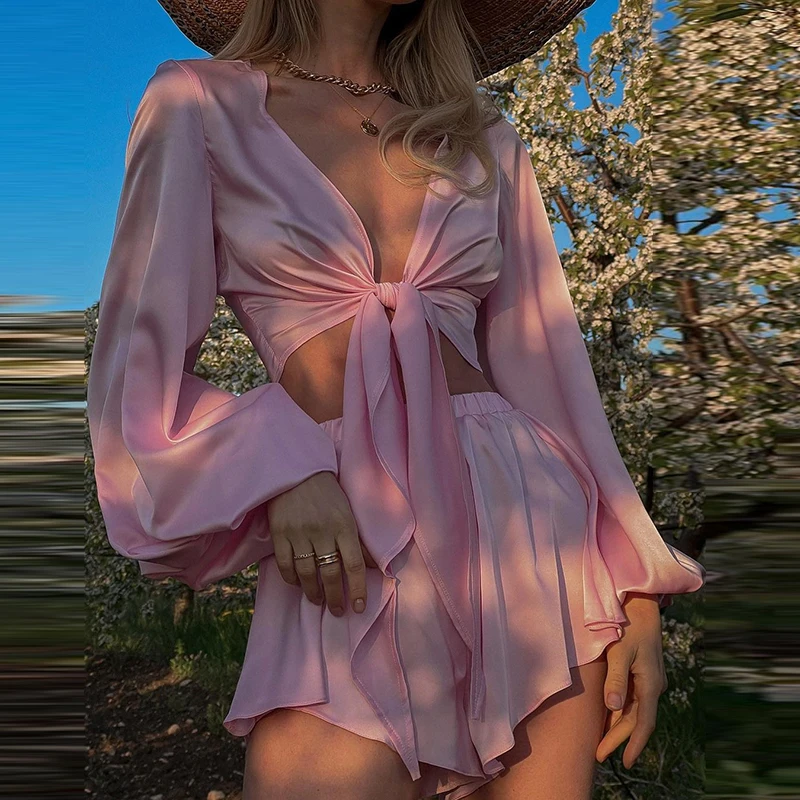 

Женский элегантный однотонный костюм, элегантный укороченный топ на шнуровке с низким воротником и длинными рукавами и Шорты, модный простой праздничный Атласный Костюм