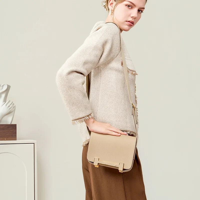 Fashionable Geta Wooden Sandal Bag Luxury Sensation Genuine Leather Medium Square Crossbody Bag for Women Urban Simplicity Style