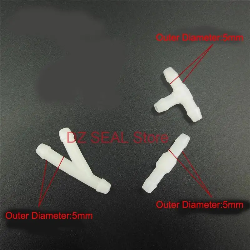 Универсальный пластиковый соединитель