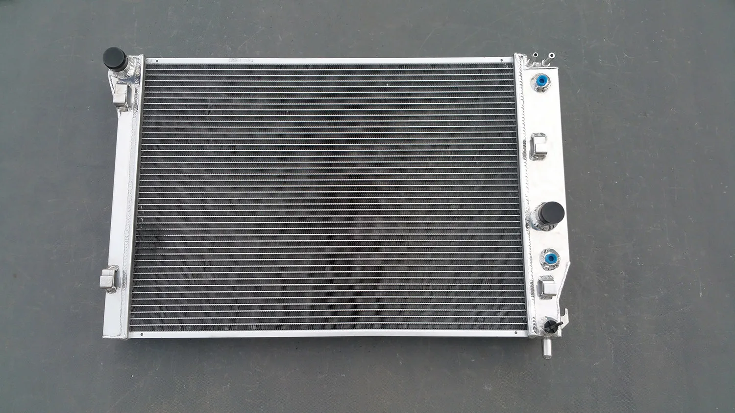 2 Row Aluminum Radiator for 1997-2004 Chevrolet Chevy Corvette Z06 C5 5.7L 350 V8 1998 1999 2000 2001 2002 2003