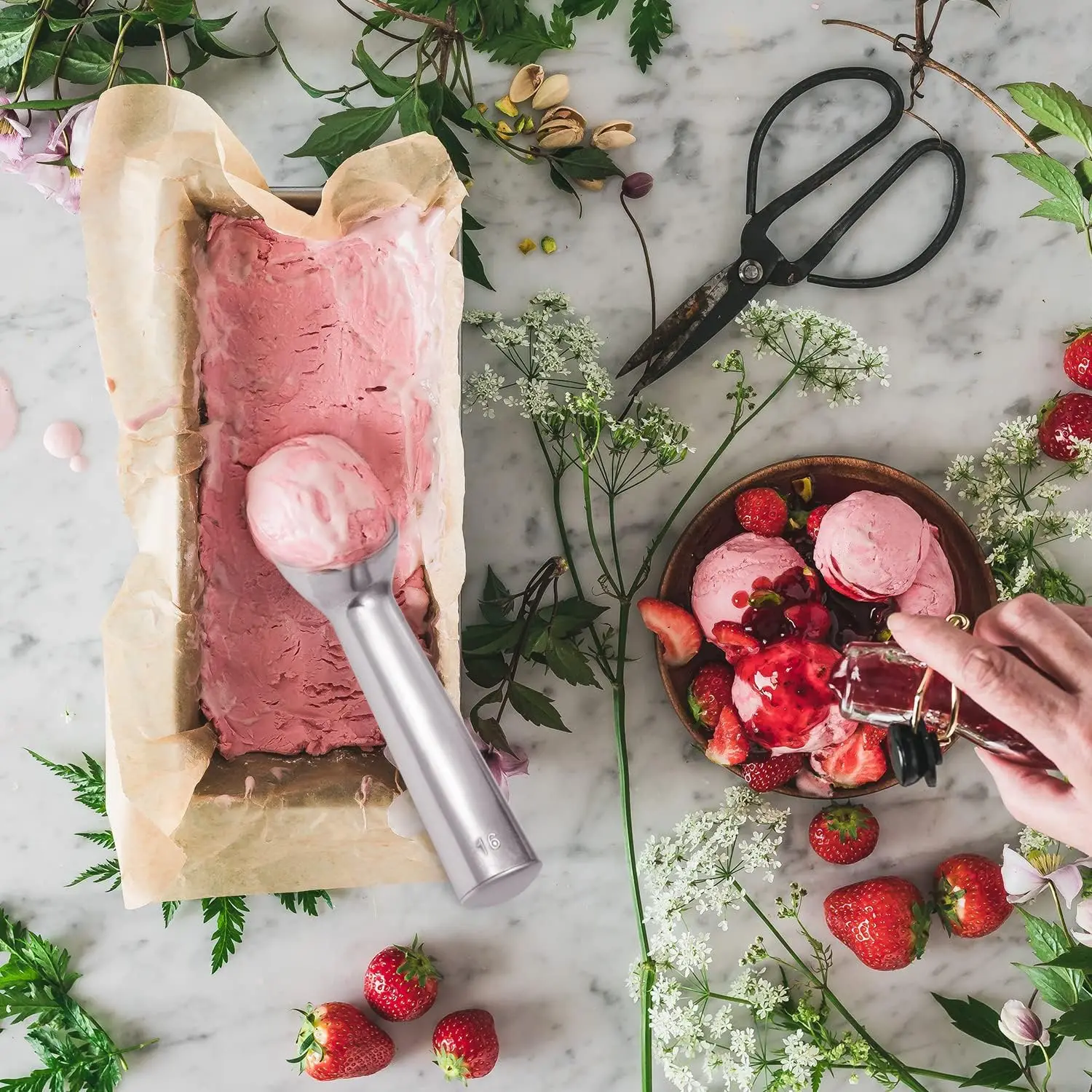 Nonstick Anti-Freeze Ice Cream Scoop Spoon One Piece Aluminum Design Ice Cream Scooper Kitchen Accessories Supplies 1.5 Ounces