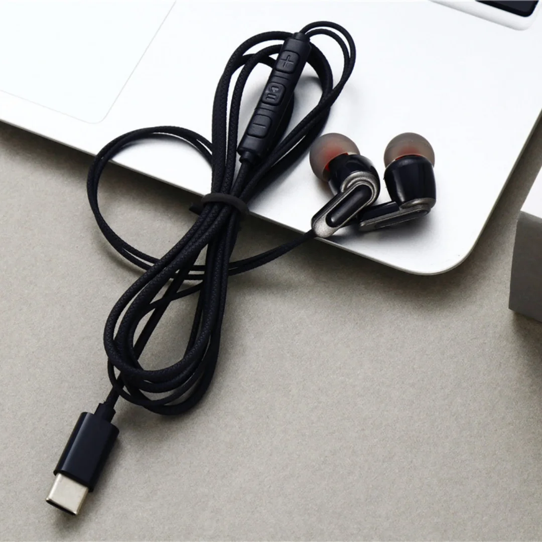 Digital Chip Type-c wired earphones factory wholesale live broadcast e-sports tuning suitable for iPhone Samsung xiaomi Phone 5