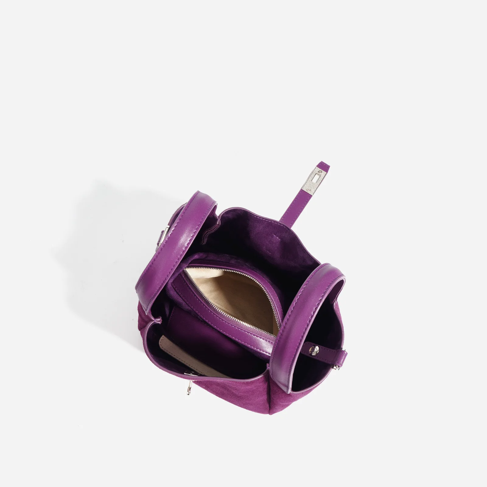 حقيبة سلة جديدة من جلد البقر البلوري هي حقيبة بسيط...