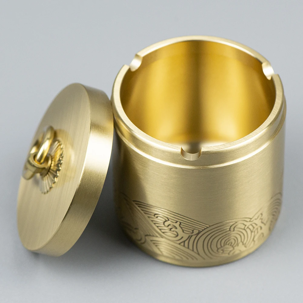 

Brass Ashtray with Lid Decor, Retro Style Windproof Creative Ornaments for Desktop, Hotel, Office, Home Living Room