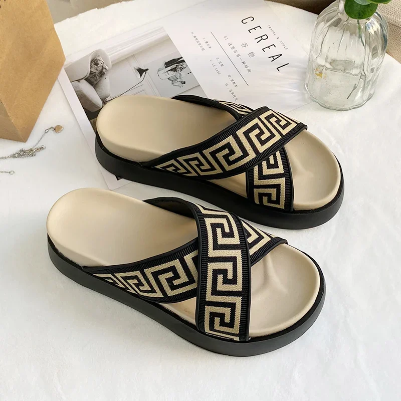 

Женские массивные сандалии для отдыха, пляжная обувь на плоской подошве с перекрестными ремешками, лето 2024