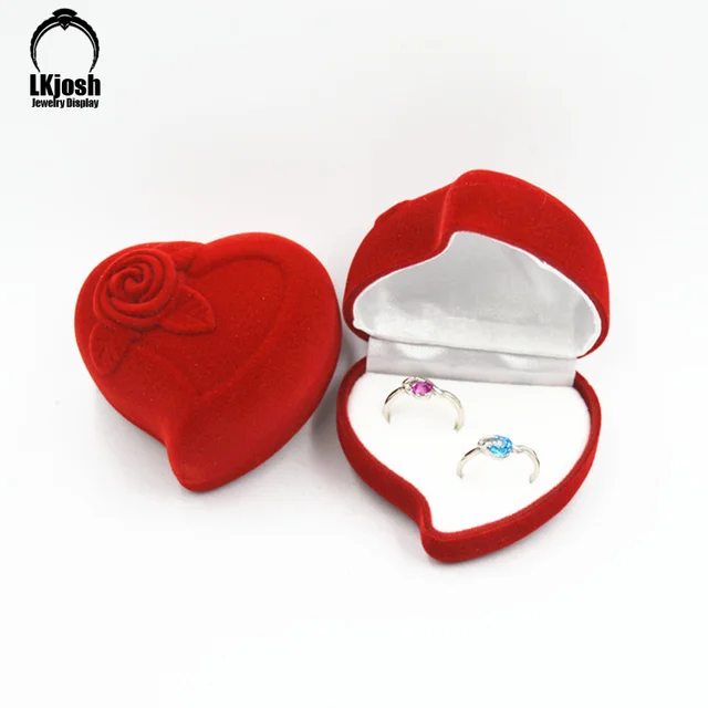 A Romantic and Elegant Velvet Double Ring Wedding Jewelry Gift Box