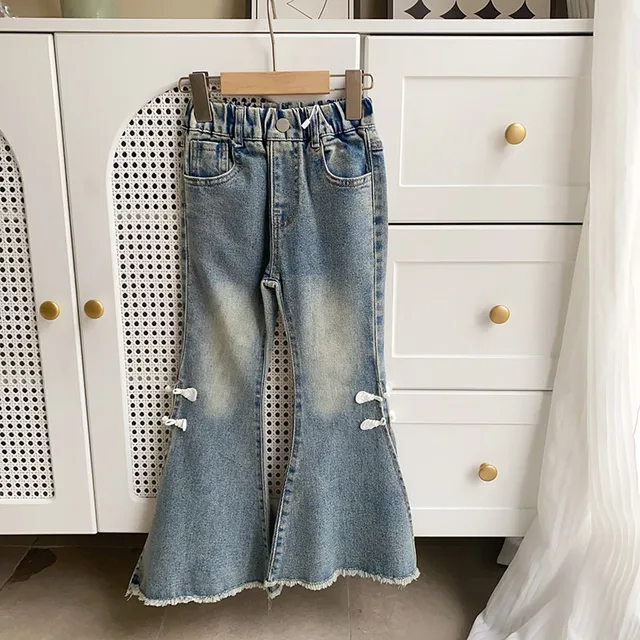 Джинсы для девочек весна 2024 детские джинсовые брюки эластичные расклешенные корейские мягкие укороченные брюки 1