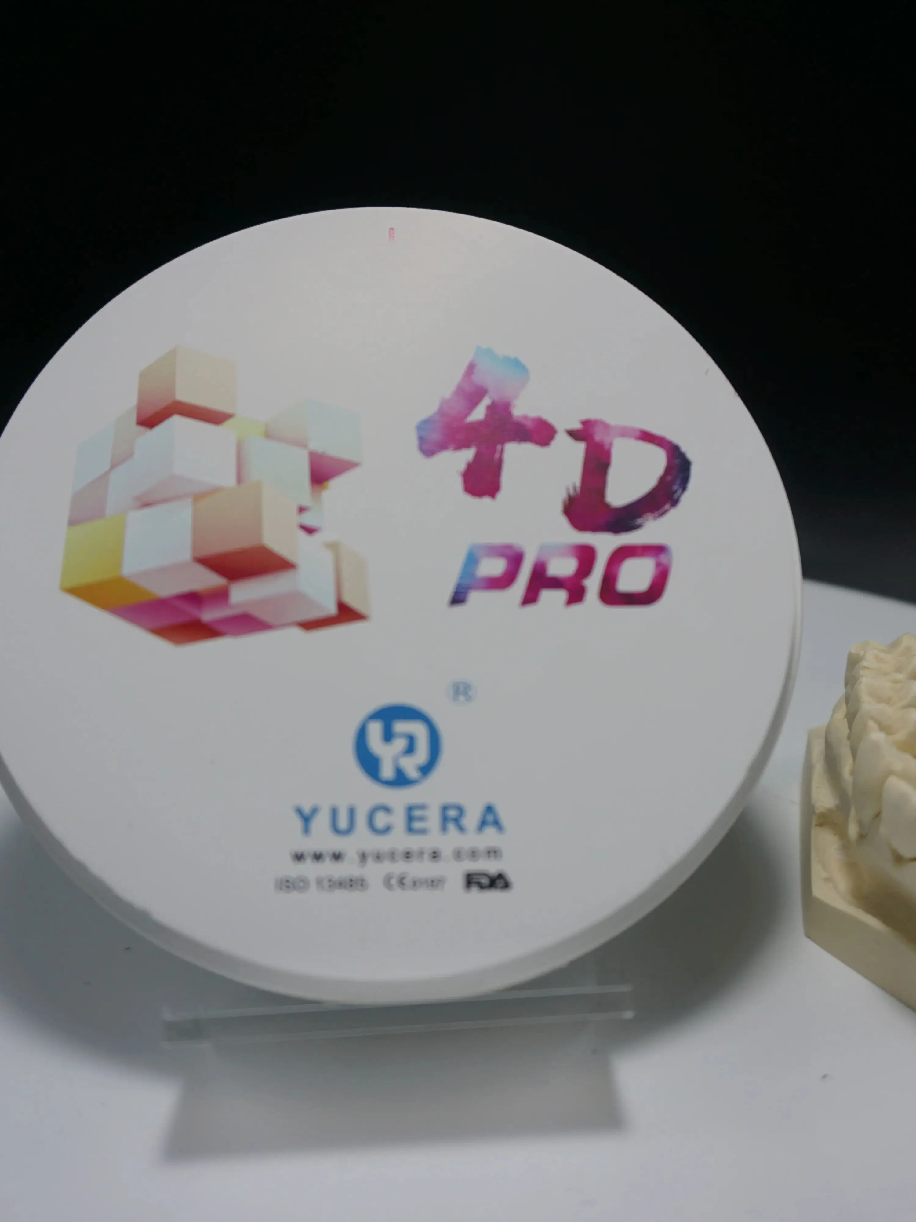 

Yucera 4D Pro multilayer dental zirconia block for CADCAM equipment with CE,FDA factory price 98mm open system 10mm color A1-D4