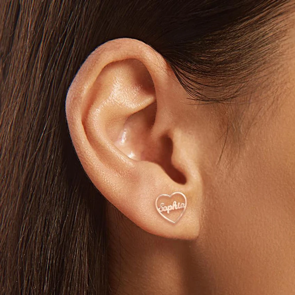 Рисунок 4 - Классические серьги в форме сердца с именем на заказ