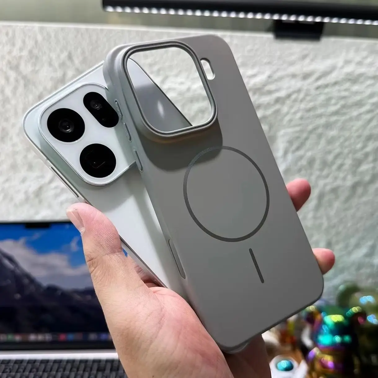 Hard Matte Magnetic Case - Solid Color Wireless Charging-Compatible Cover