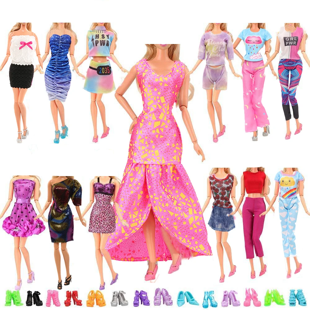 PACOTE ESPECIAL* 10 Roupas Fashion Para Barbie + 20 Pares de