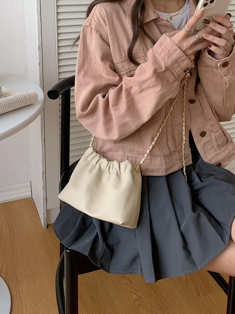 Genuine Leather Quilted Drawstring Bucket Bag for Women with Chain Strap Crossbody Bag for Daily Use and Commuting Shoulder Bag
