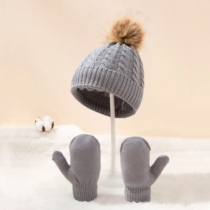 Muñeco De Nieve Con Gorro, Bufanda Y Guantes De Lana. | Vector Premium