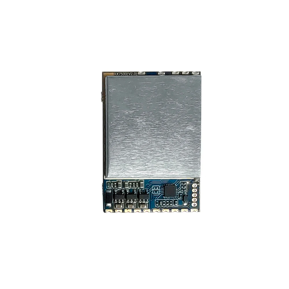 Module RX8200 installé sur un drone de course FPV, récepteur 6-8.2GHz en action