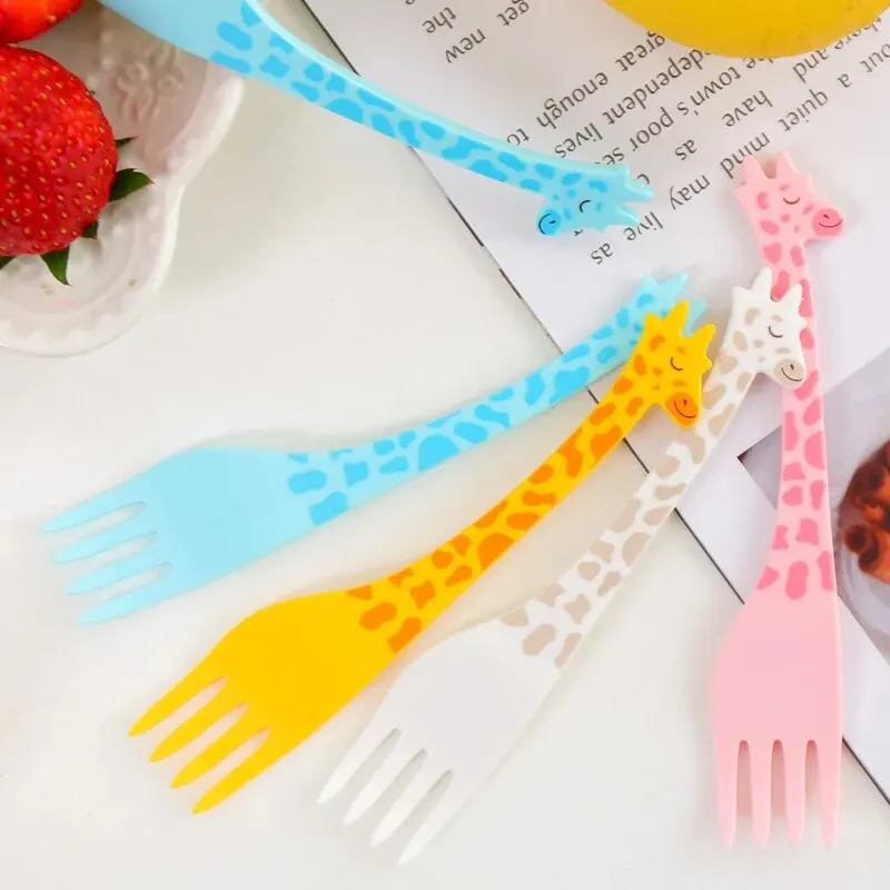 EW Giraffe Fruit Fork Cute Children's Plastic Tableware Set Creative Tableware Dessert Fork 12 PCs Set fruit fork