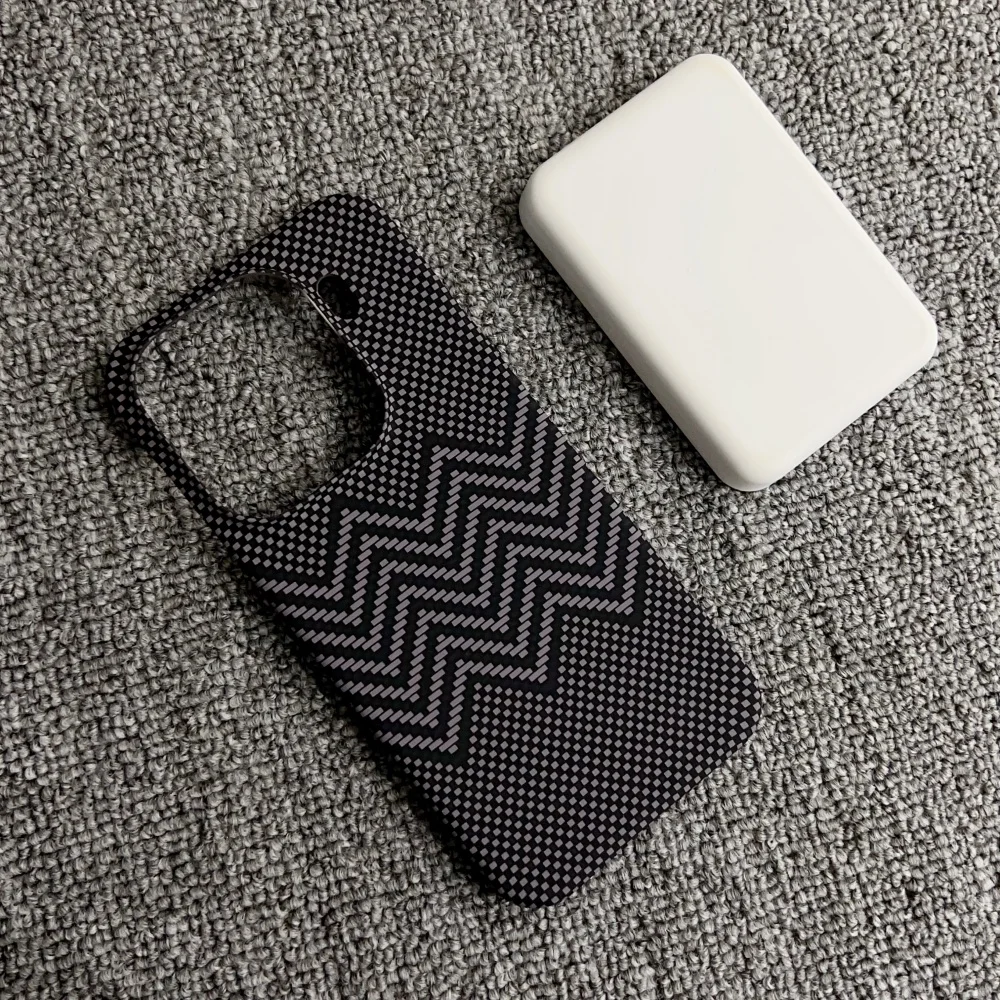 Luxury Carbon Fiber Kevlar Pattern Ultra Thin Magnetic Shockproof Phone Case