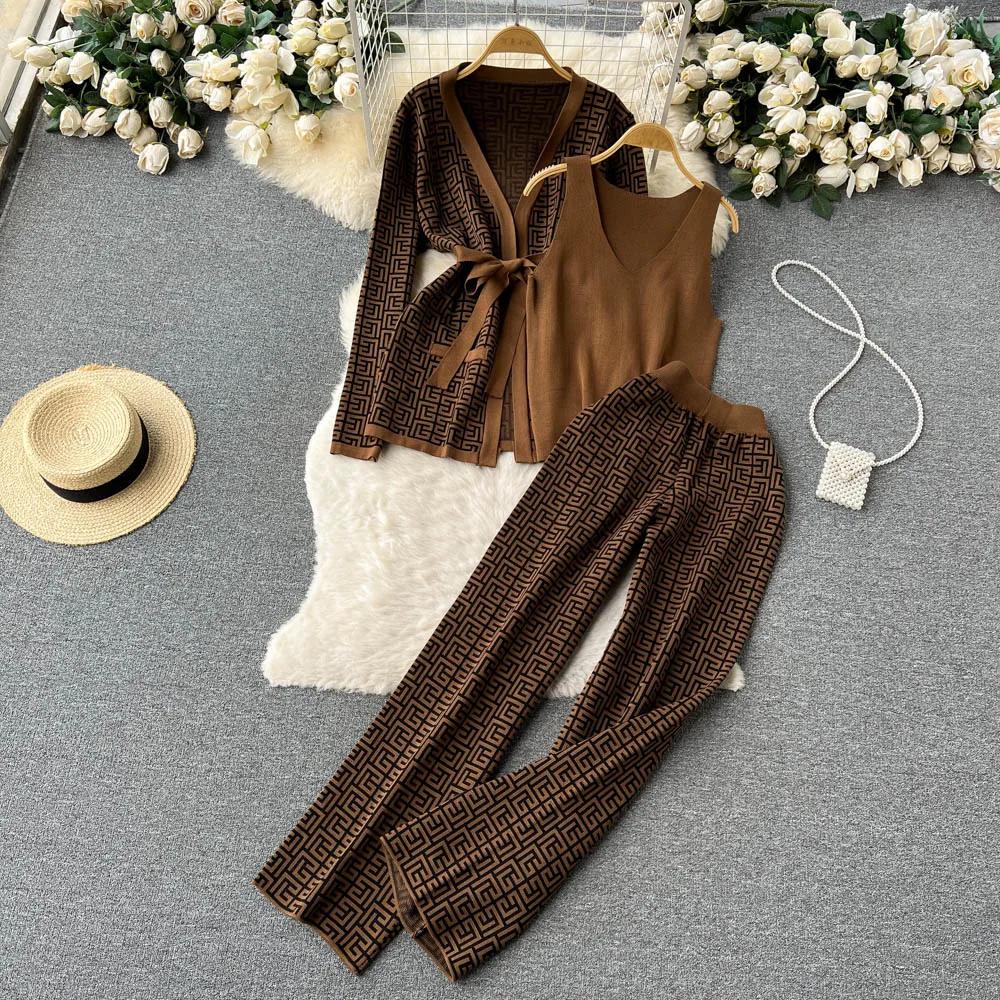

Europe and the United States Printed Casual Shawl Jacket Plus V-neck Bottoming Knitwear Plus Wide-legged Pants Three Pieces Set