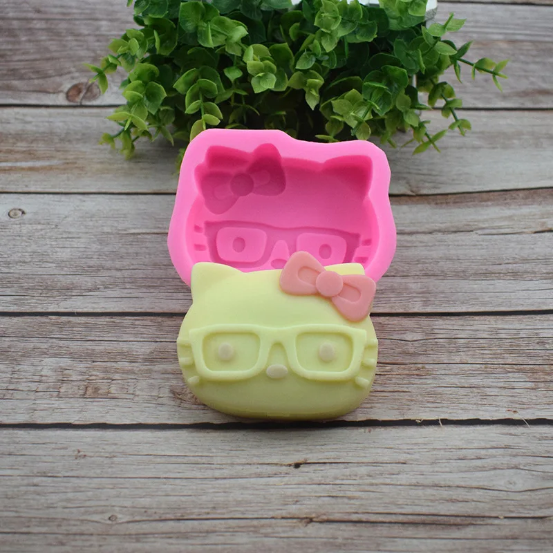 https://ae01.alicdn.com/kf/S8fd704c895cd4a15a0c170d3e13bba01L/Hello-Kitty-3D-Cute-Silicone-Molds-DIY-Cake-Decorating-Tools-Chocolate-Mold-Cookie-Candy-Cake-Mold.jpg