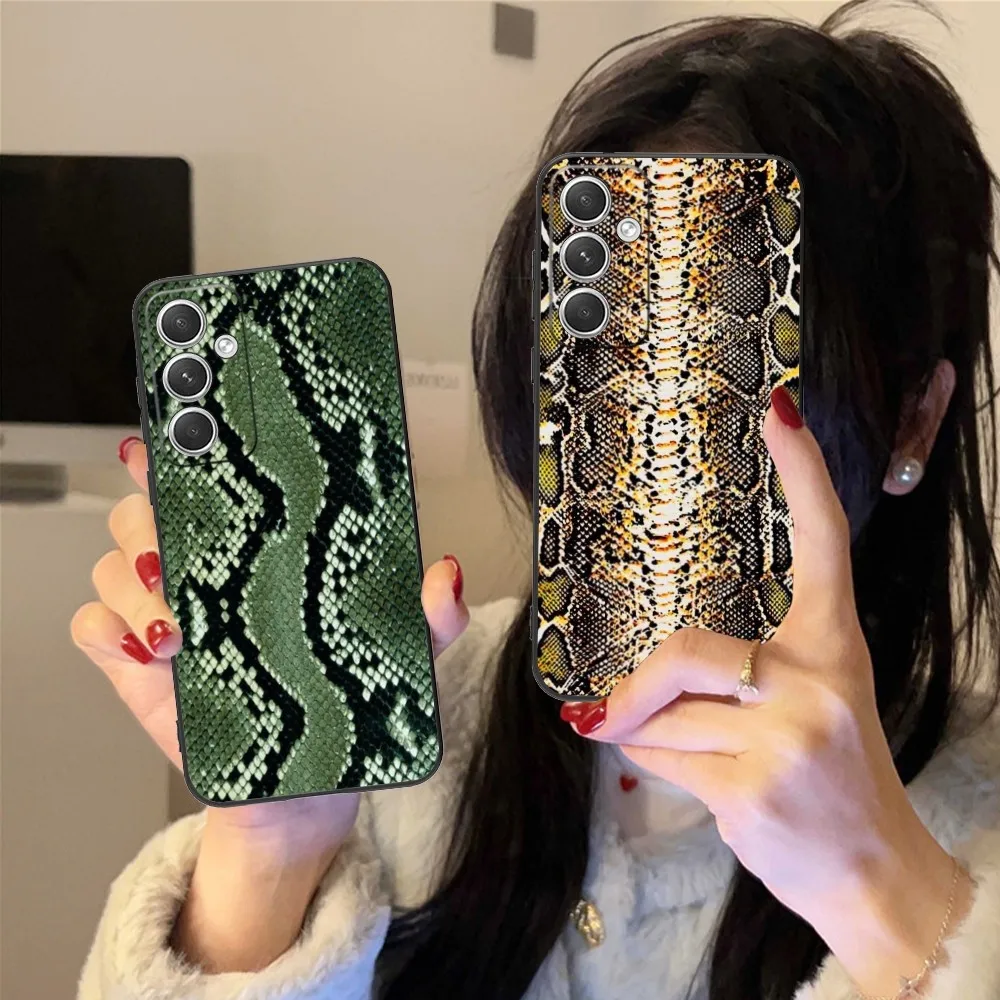 Snake Skin Texture Mobile Phone Case For Samsung Galaxy S24 S23 S22 S21 S20 S10 S9 Plus Fe Ultra Lite Black Phone Cover Funda