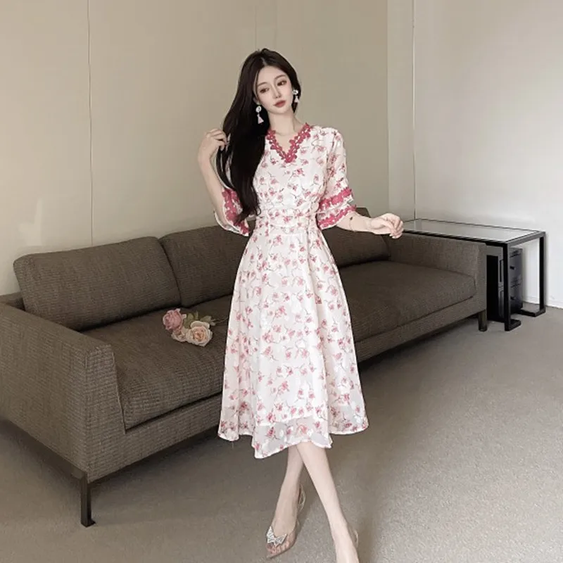 

2022 Fashion Elegant Luxury Flower Print Party Dress Summer Women's Sexy V Neck Lotus Leaf Sleeve Holiday Dress Female Clothing