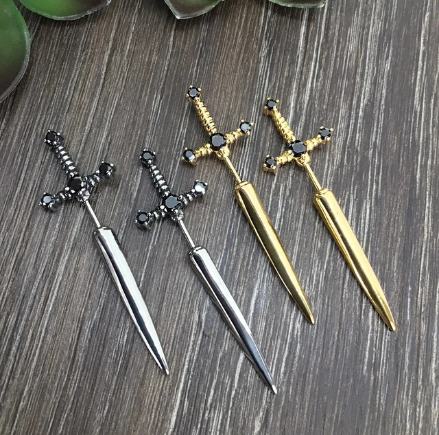 Gothic Oorringen Met Kruis En Zwaard