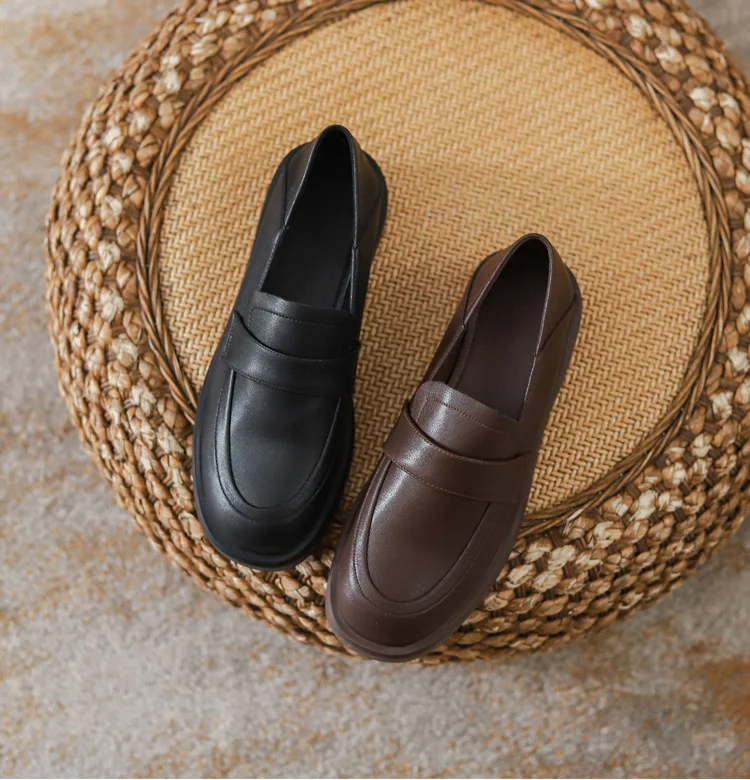 Weiche rindsleder loafer für frauen in die frühling herbst von 2024, vielseitige einzelnen schuhe mit einem flachen boden und schwarz Britischen_voghion.com