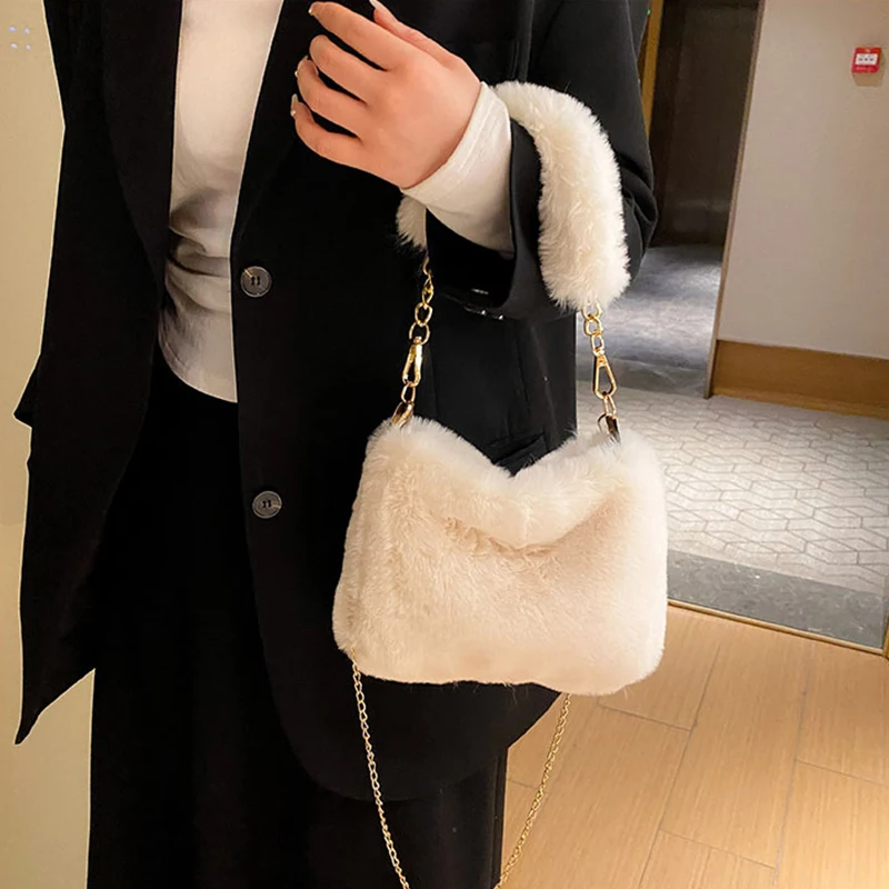 Simple Faux Fur Tote Bucket Bag Metal Chain Crossbody Bag For Women's Daily Casual Use Plush Bag Furry Purse