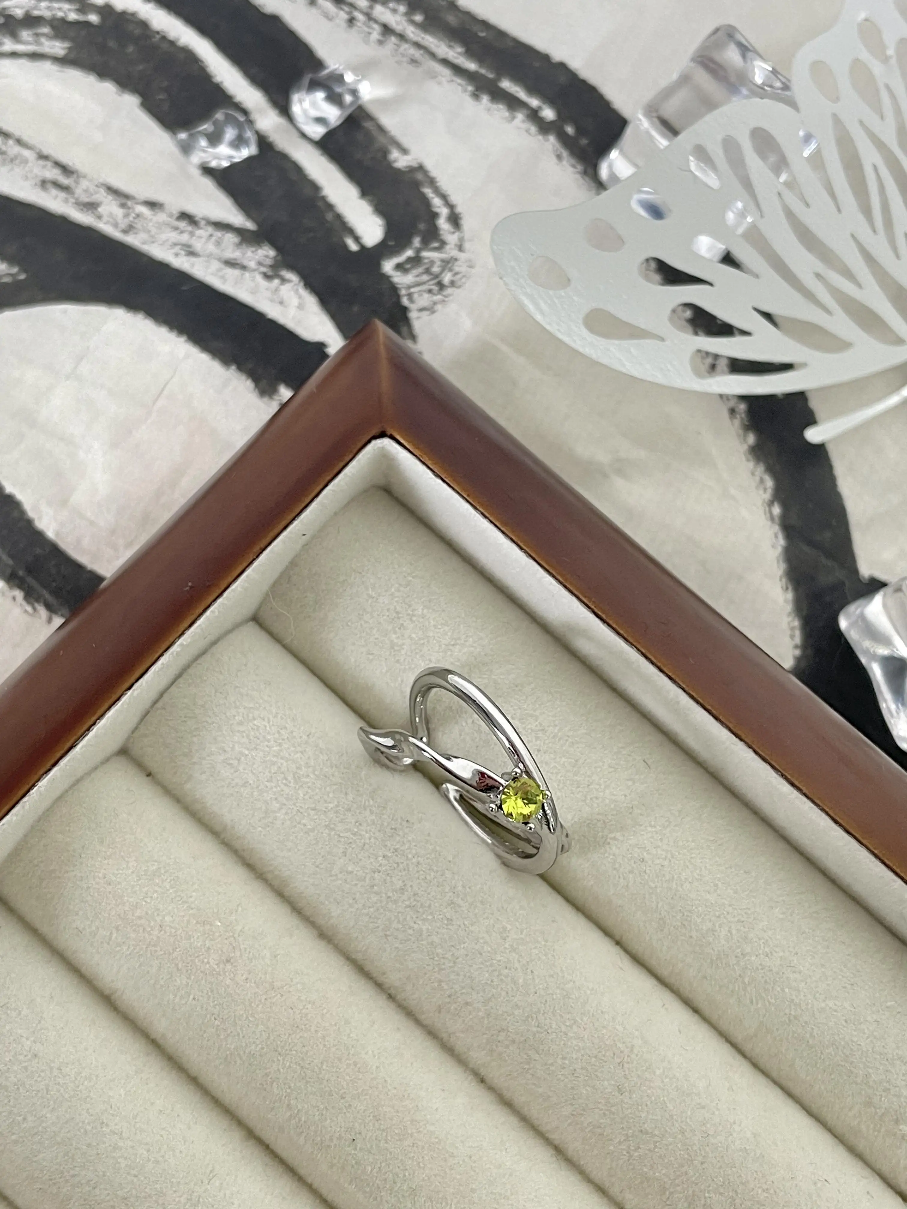 

Fashion Handmade Crystal Ring Women's Light Luxury Style Jewelry Ring