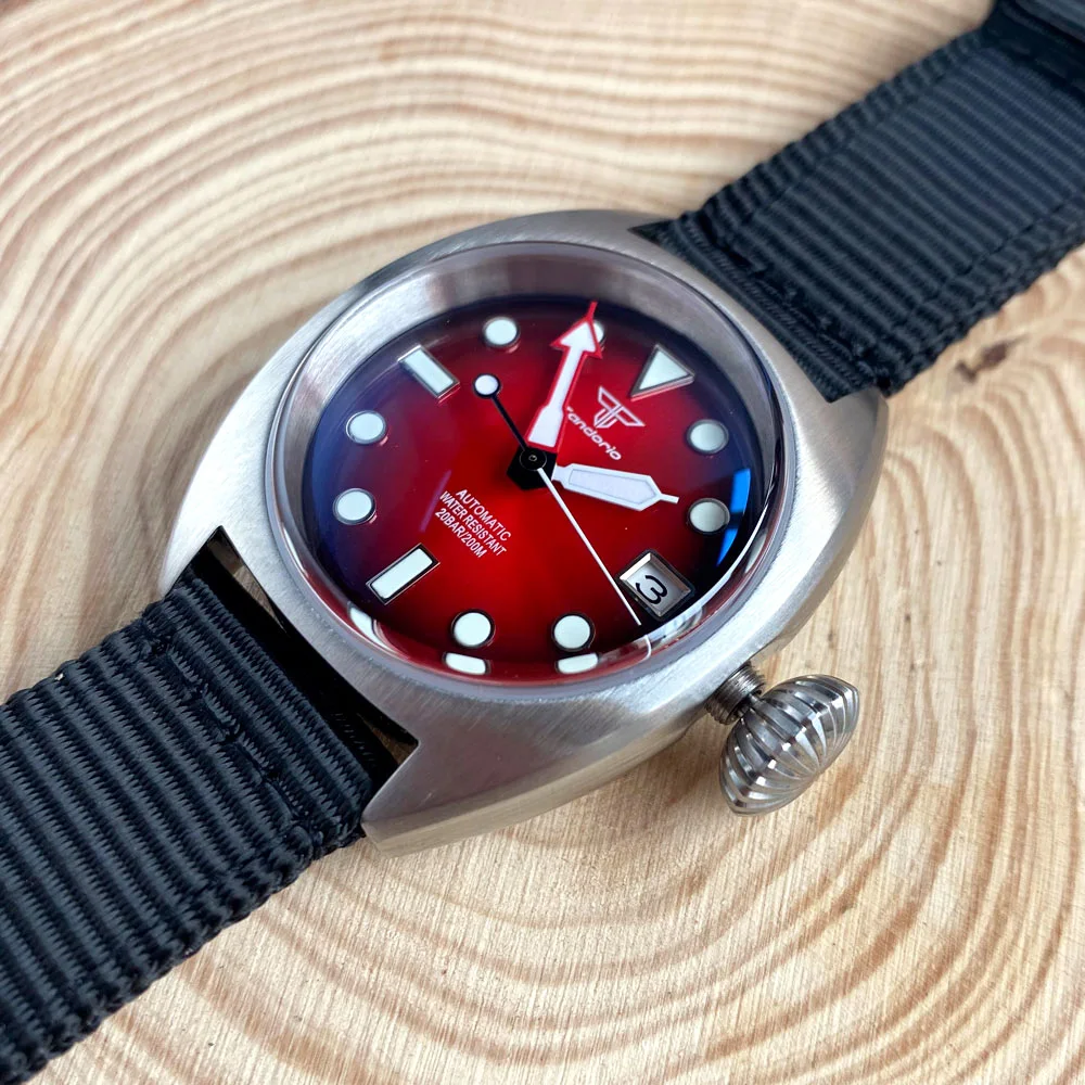 Military diver watch with NH35 automatic movement, sapphire crystal, stainless steel case, and 200m water resistance.