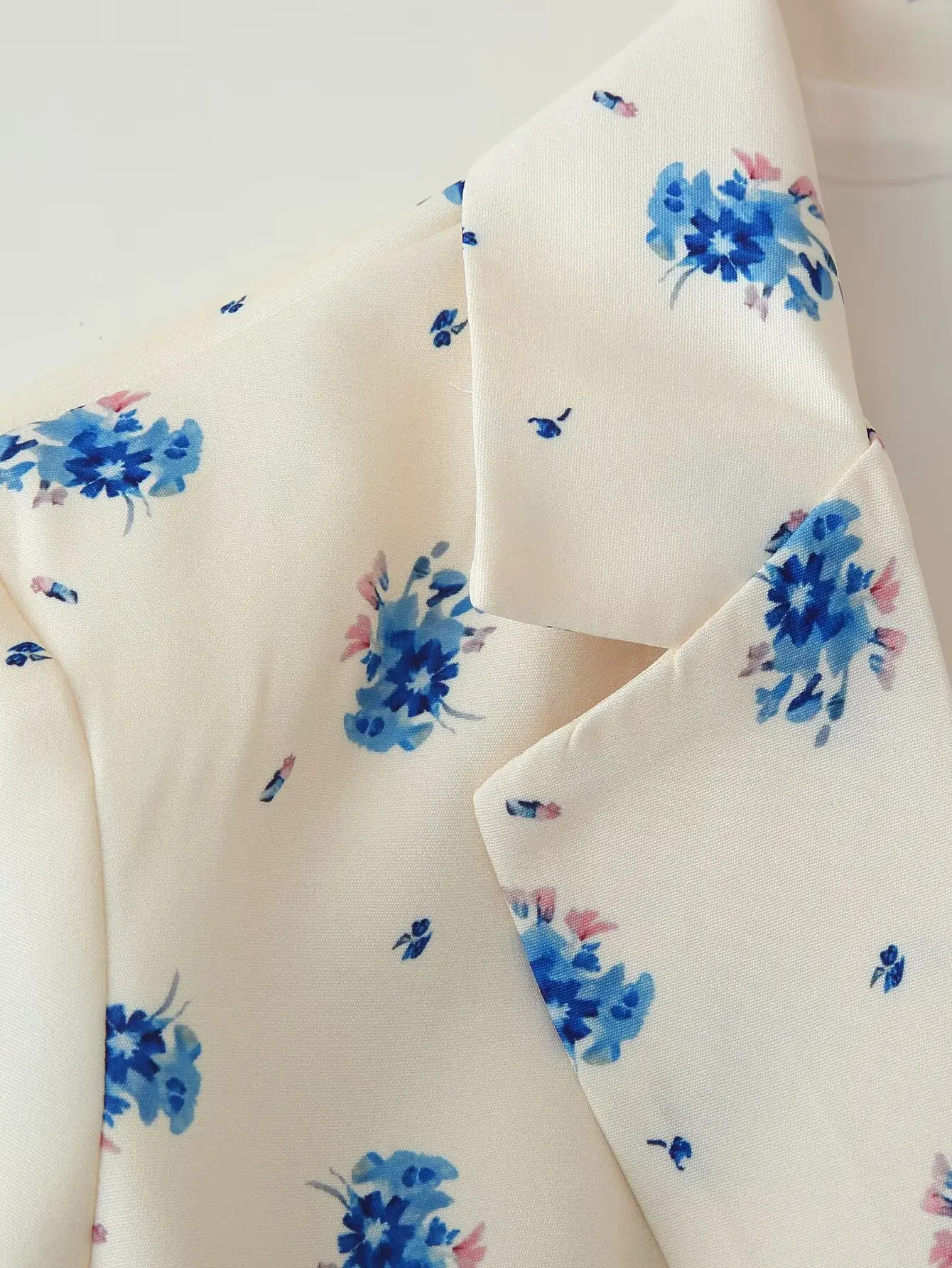 2025 Spring Autumn Lacing Up Bow Sashes Beige Floral Print Blazer Boyfriend Vintage Women Front Pockets Loose Suit Fashion Coat