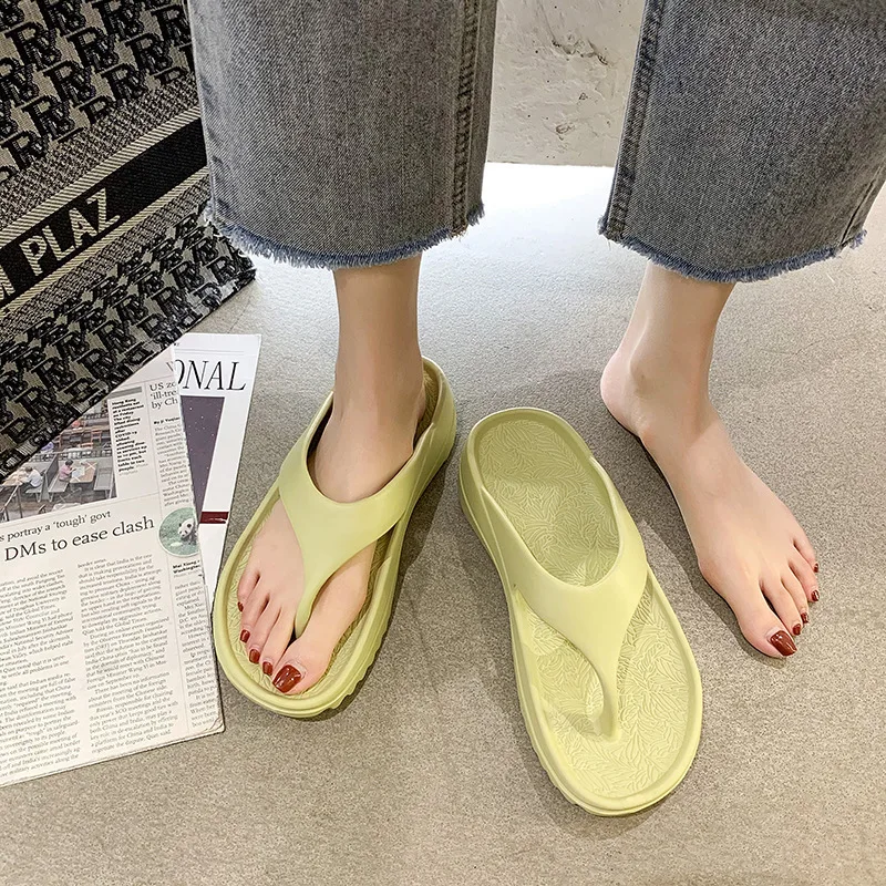 summer 2020 new outer wear thick with wild clip toe fairy sandals and slippers fashion high heels transparent slippers female z9 Couple thick soles beach inside sandals women's new clip flap slippers in-fashion summer bathroom waterproof