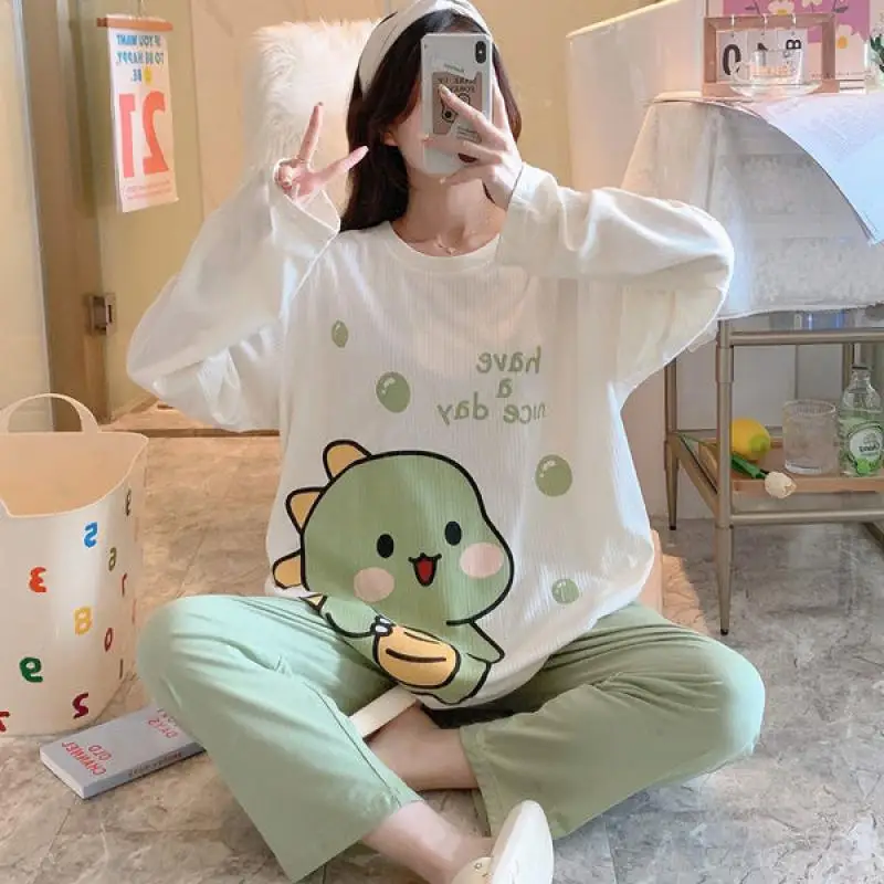 Рисунок 5 - Женская осенне-зимняя пижама с