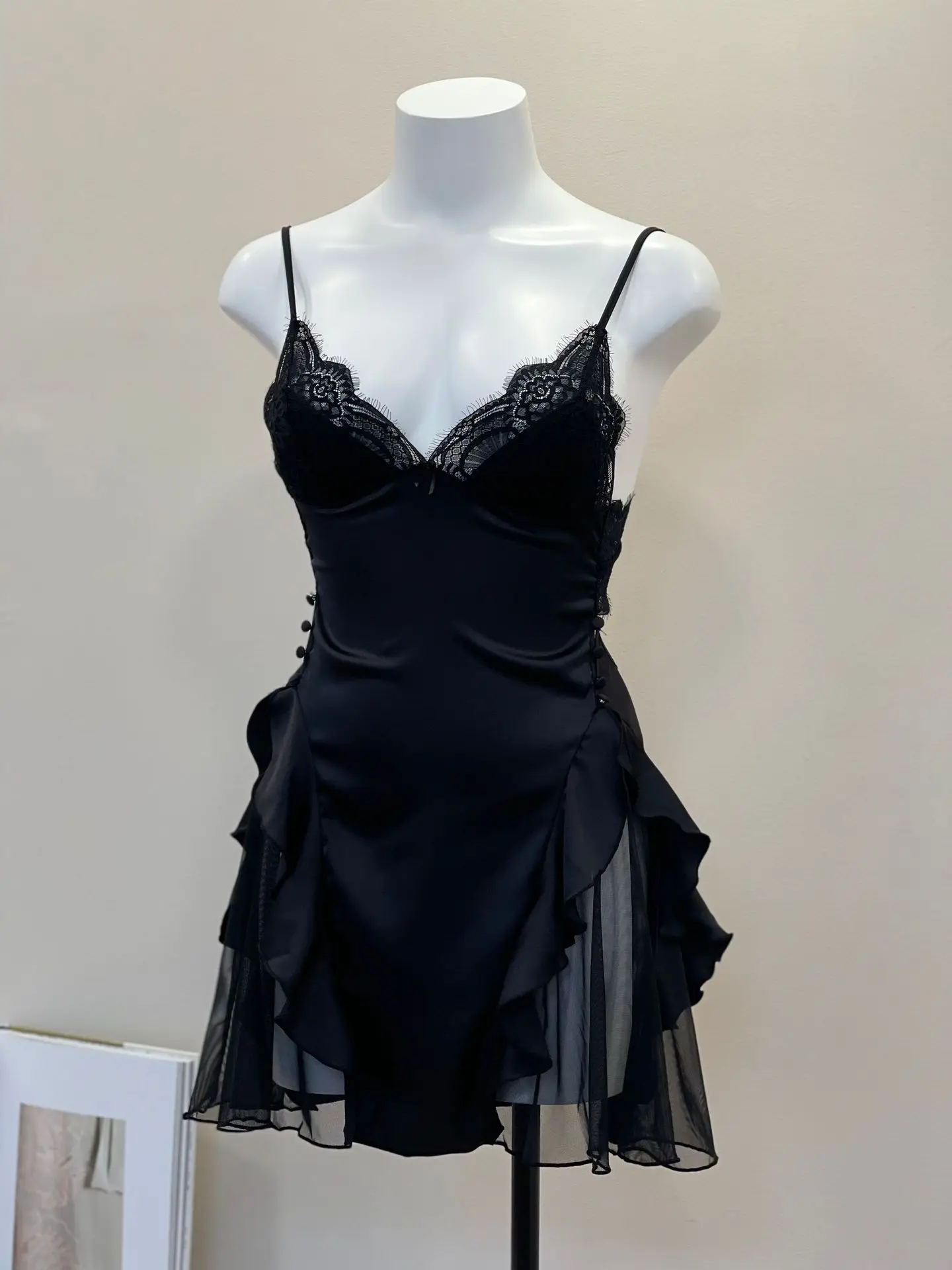 Seitliche Rüschen Nachthemden Schlafkleid Dessous Sexy Pyjamas Damen Nachtwäsche Eisseide mit Brustpolster Spitze Straps Nachthemd – Detail 3