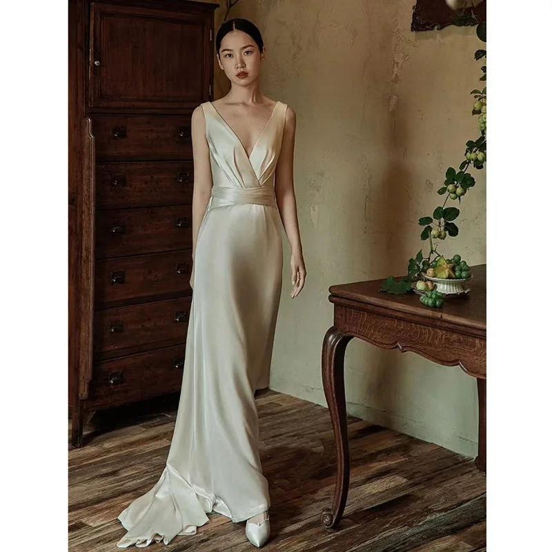 Nuovo Semplice Abito Da Sposa Sexy Profondo Scollo A V Backless Sirena Abiti Da Sposa Con Fiocco Elegante Raso Sukienka Slubna Con Tain