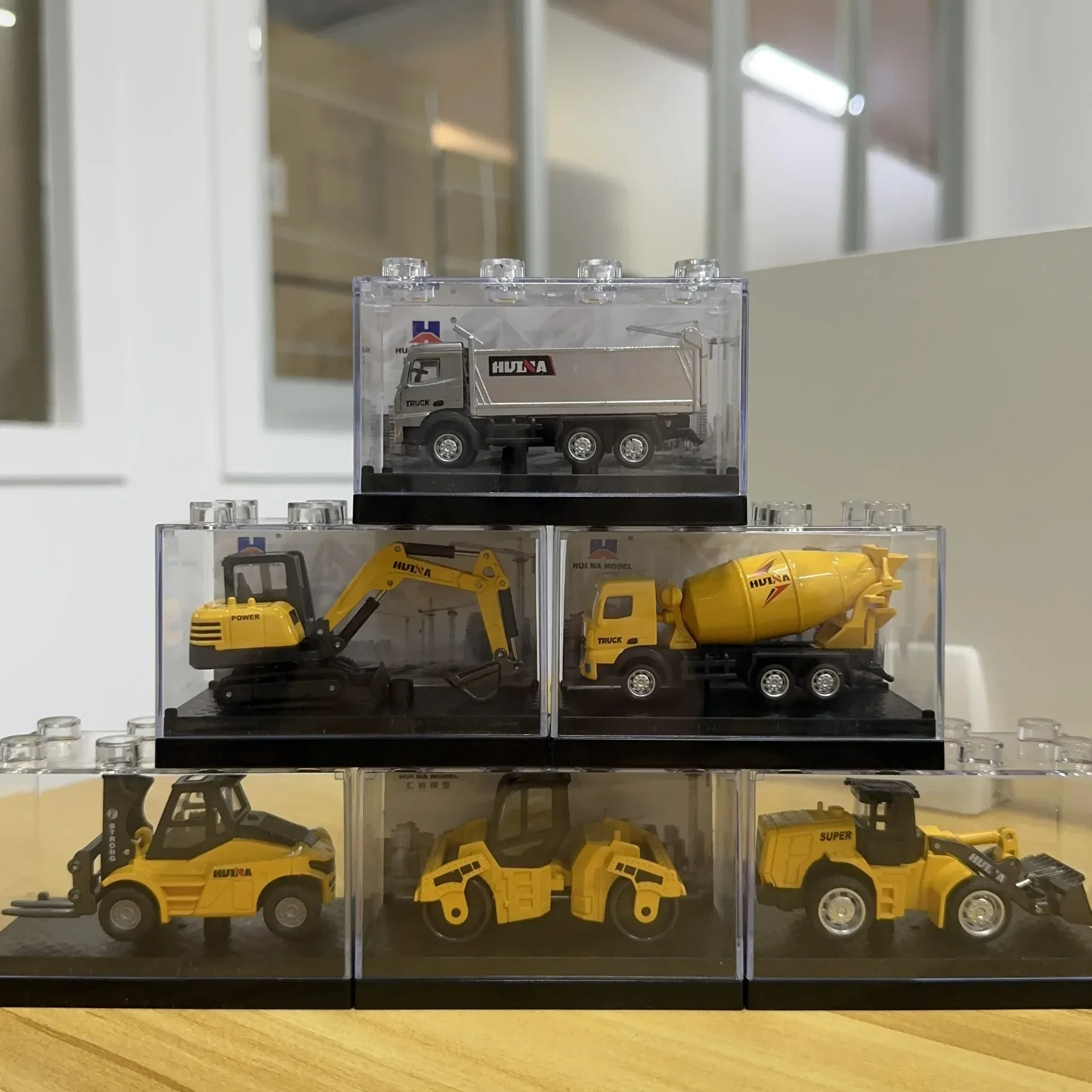 New Huina 1:80 Alloy Engineering Car Model Decoration Fun Alloy Children's and Boys Toy Car Model Acrylic Box Packaging 2