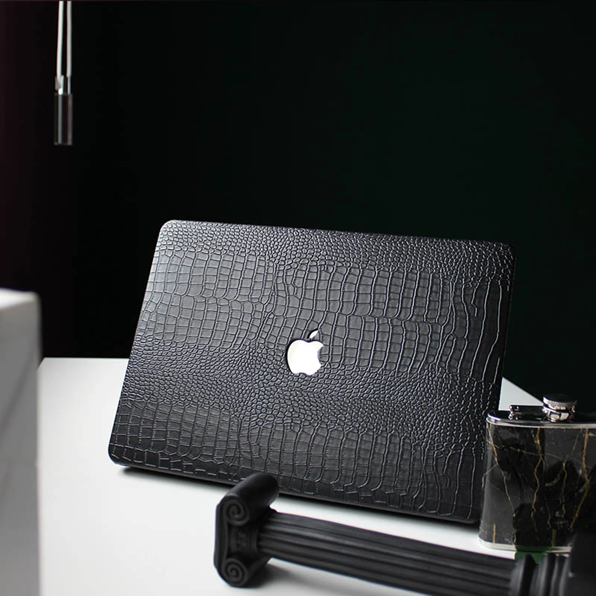 macbook pro 13 16 14 15 com o logotipo de corte