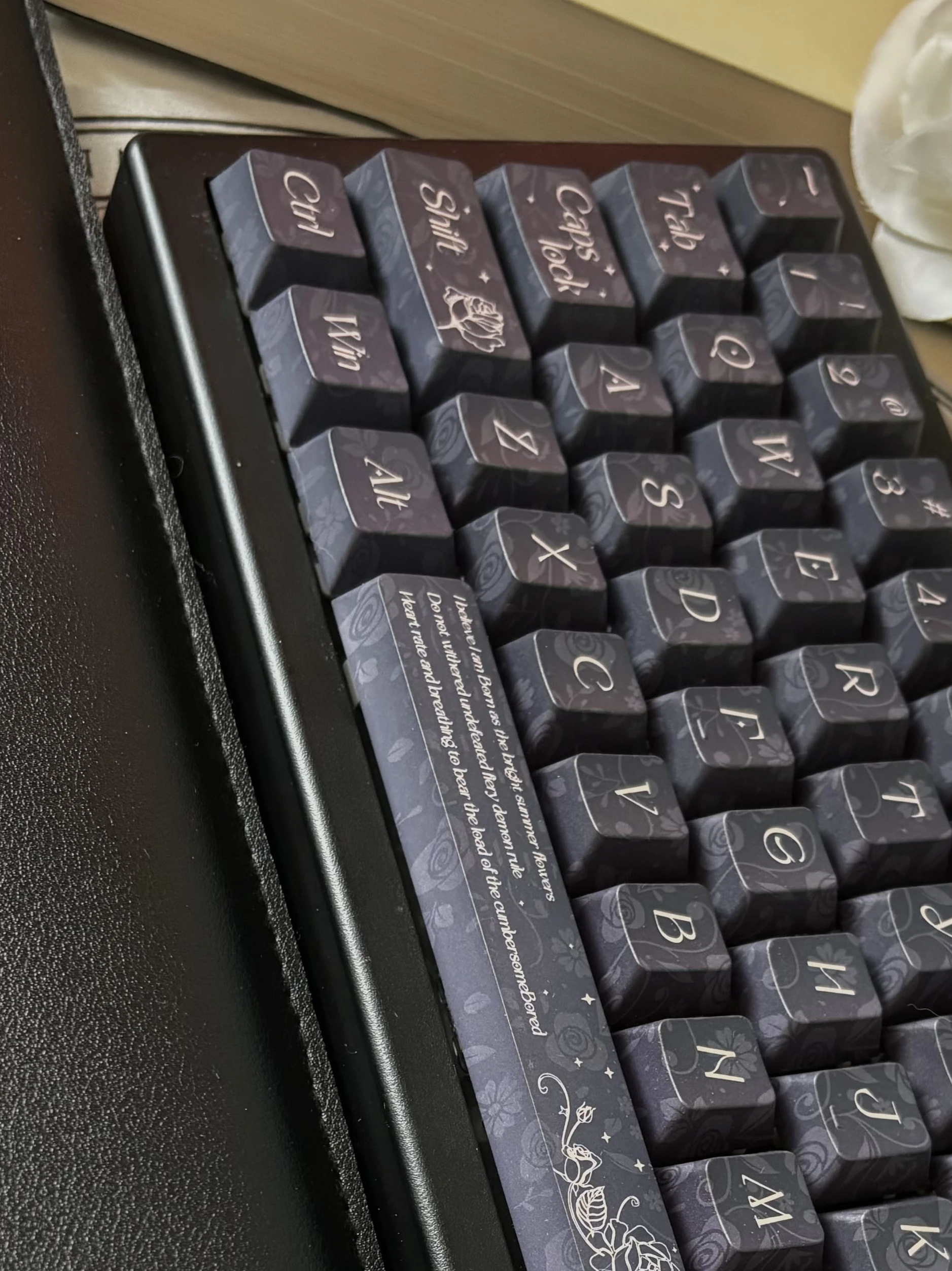 Completa Five-sided Sublimação Cereja Pbt Material Teclado Alice Teclado Mecânico Faça Você Mesmo Chave Keycaps Jet Black Rose Black - Imagem 3