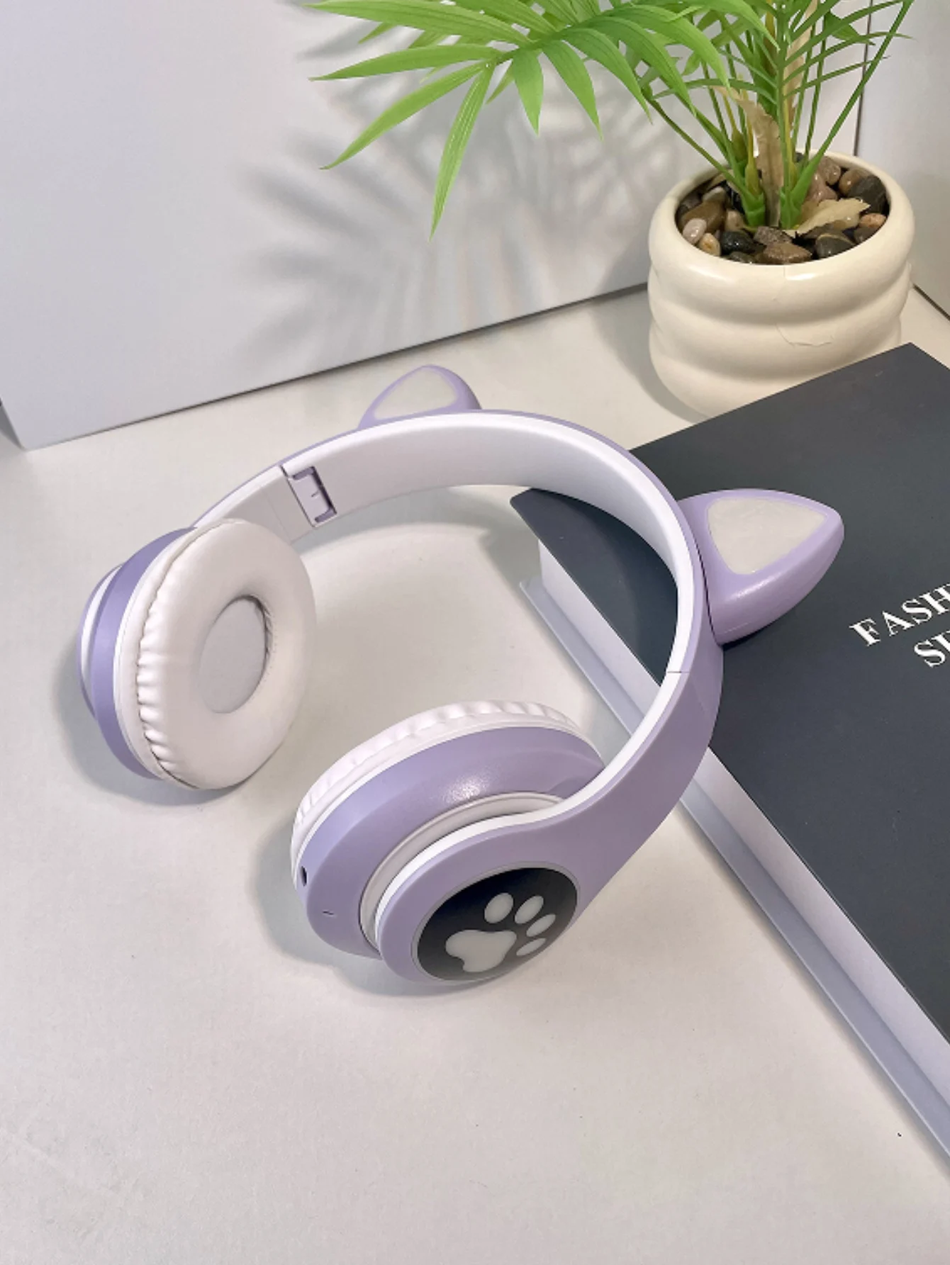 Cute LED Glowing Cat Ear Bluetooth Headphones Long Lasting Battery Deep Bass Foldable Wireless Sports Headset_voghion.com