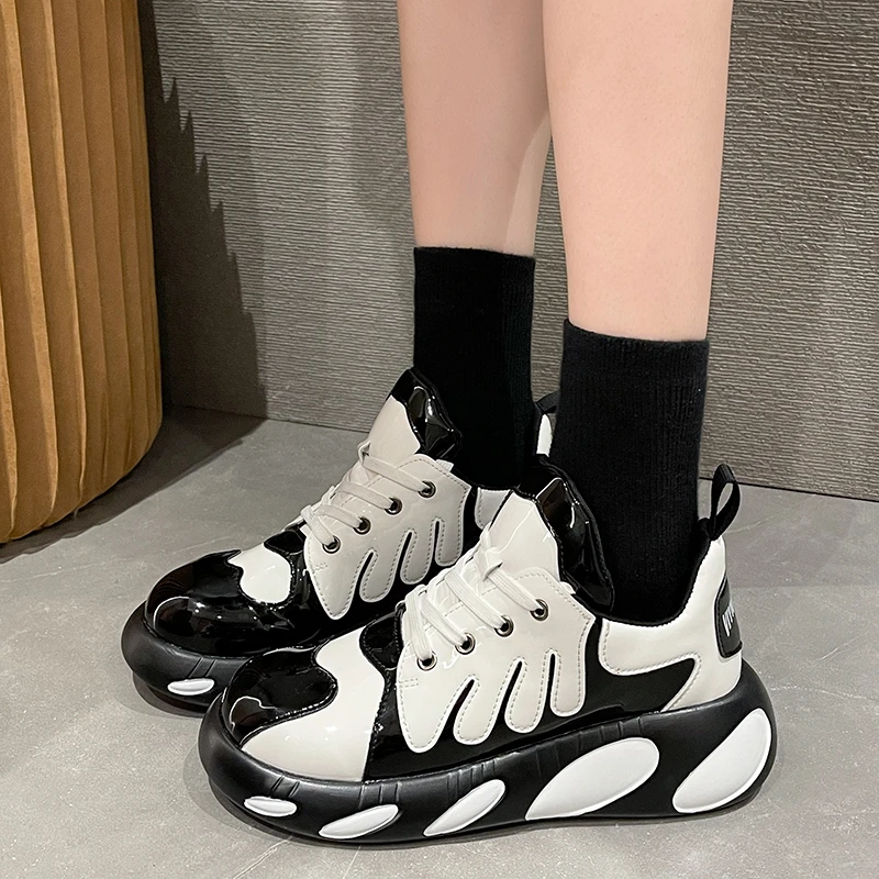 

Популярная женская обувь, новинка 2022, осенняя модная универсальная повседневная обувь из лакированной кожи с глянцевой толстой подошвой