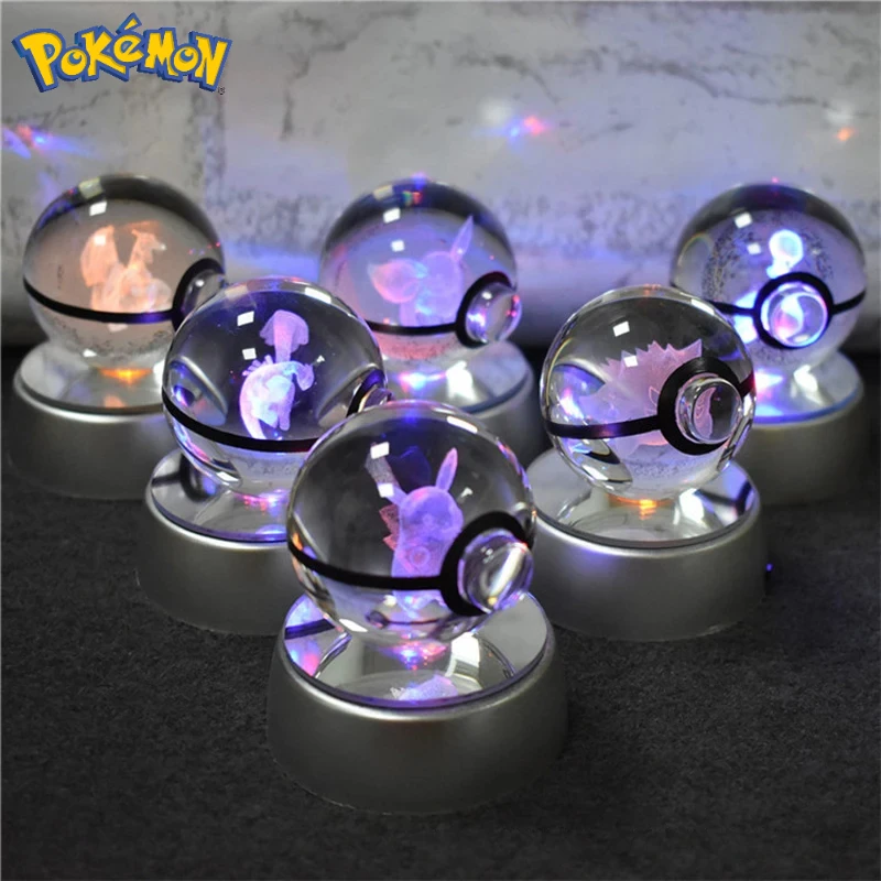 Pokemon 3D Cartoon Crystal Ball Pikachu Charmander Charizard Charizard Mewtwo Figurine Base Lampada Pokeball Glass Ball Regalo Per Bambini