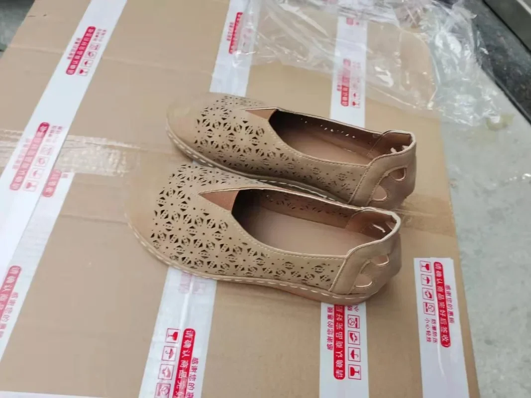 New casual flat bottomed hollowed out hole shoes for women with retro round toe, one legged loafers, lazy single shoes