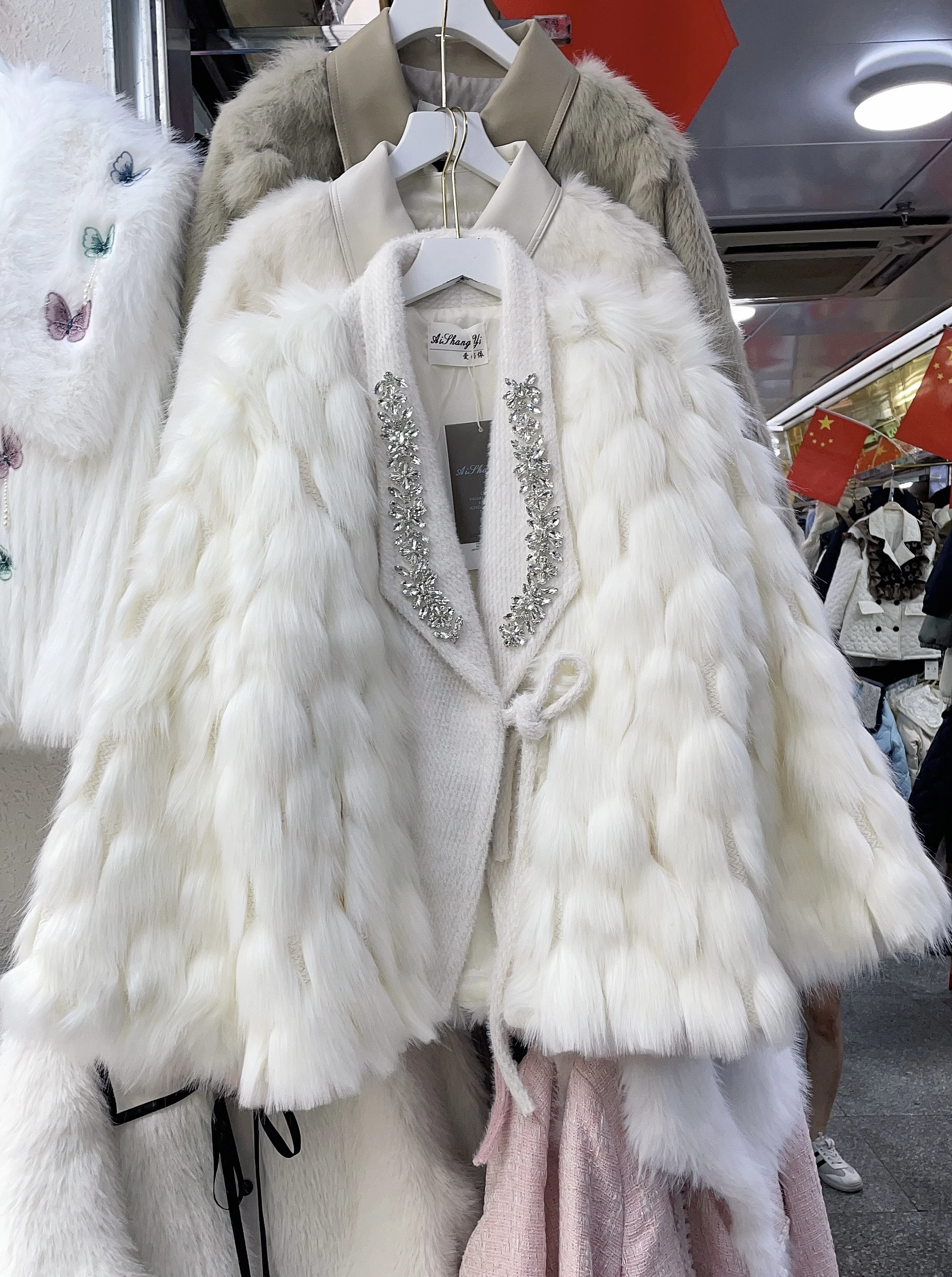 2023 Winter Rhinestone Elegant Temperament Socialite Imitation Fox Fur Coat Female Fashion Young Atmospheric Plush Coats