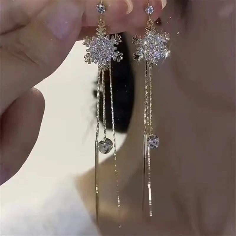 Elegante vergoldete Zirkonia-Schneeflocken-Ohrringe mit langen Quasten für Damen, Strass-Tropfenohrringe, Partygeschenk