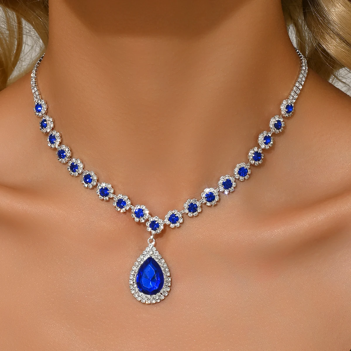 Colar feminino de festa com pingente de gota d'água e zircônio