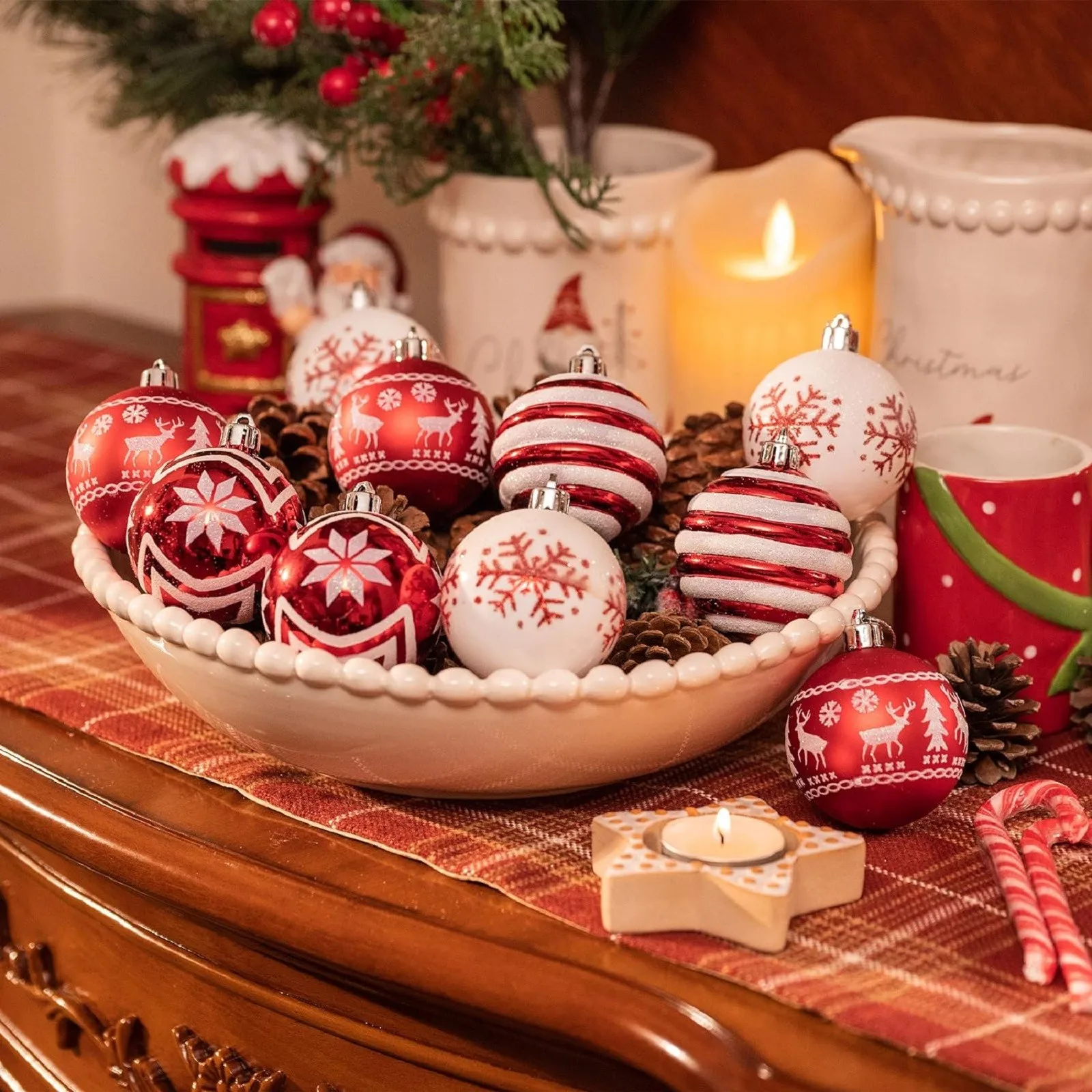 thumbnail image 1 of Juego de 24 esferas de 6 cm para árbol de Navidad, bolas plateadas de colores rojo y blanco, adornos colgantes para árbol de Navidad, decoración para fiestas de Año Nuevo, 1 of 4