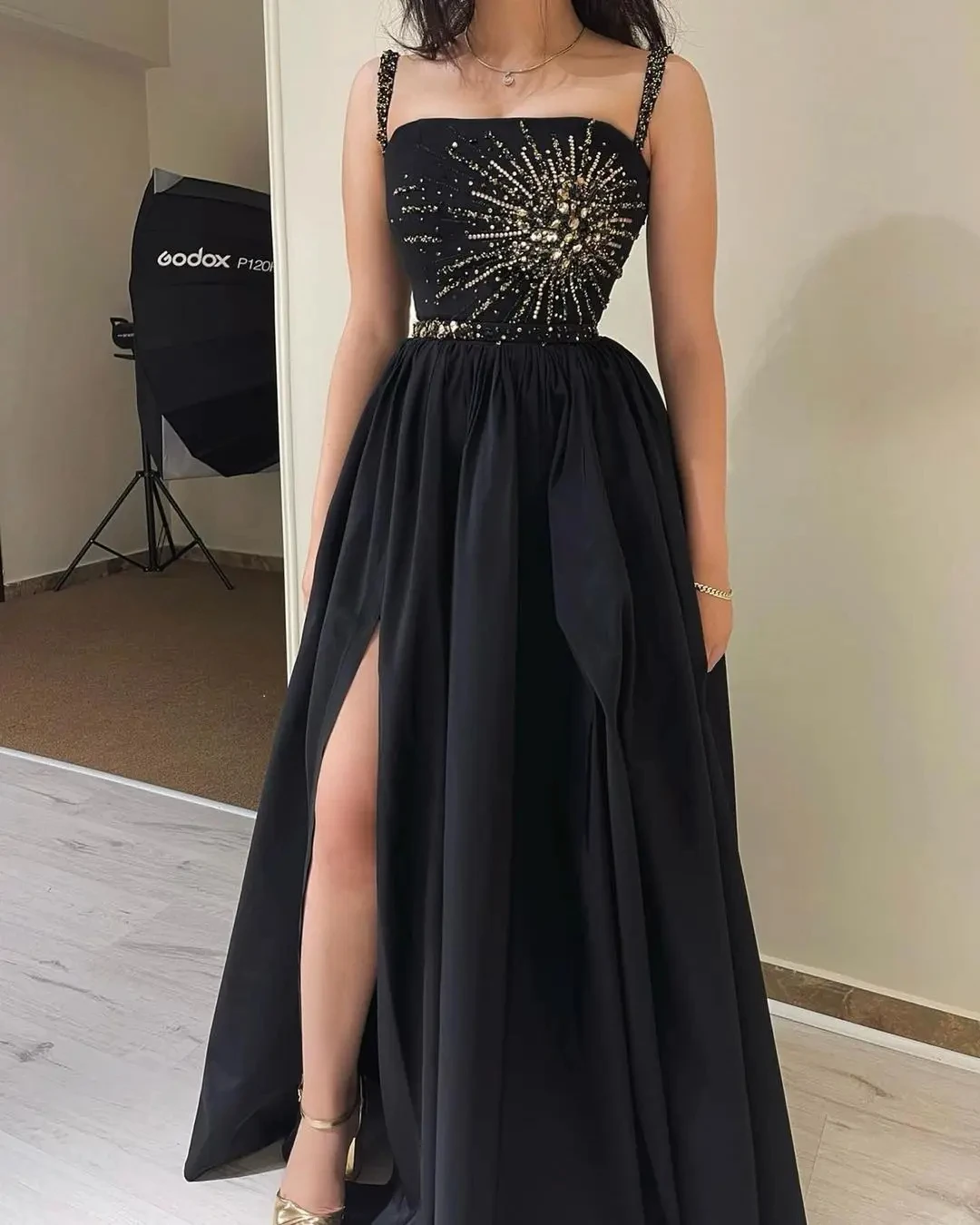 

Черное атласное платье-трапеция VENUS для выпускного вечера С Карманами Платье из искусственной кожи с высоким разрезом сбоку длинное вечернее платье без рукавов с бисером