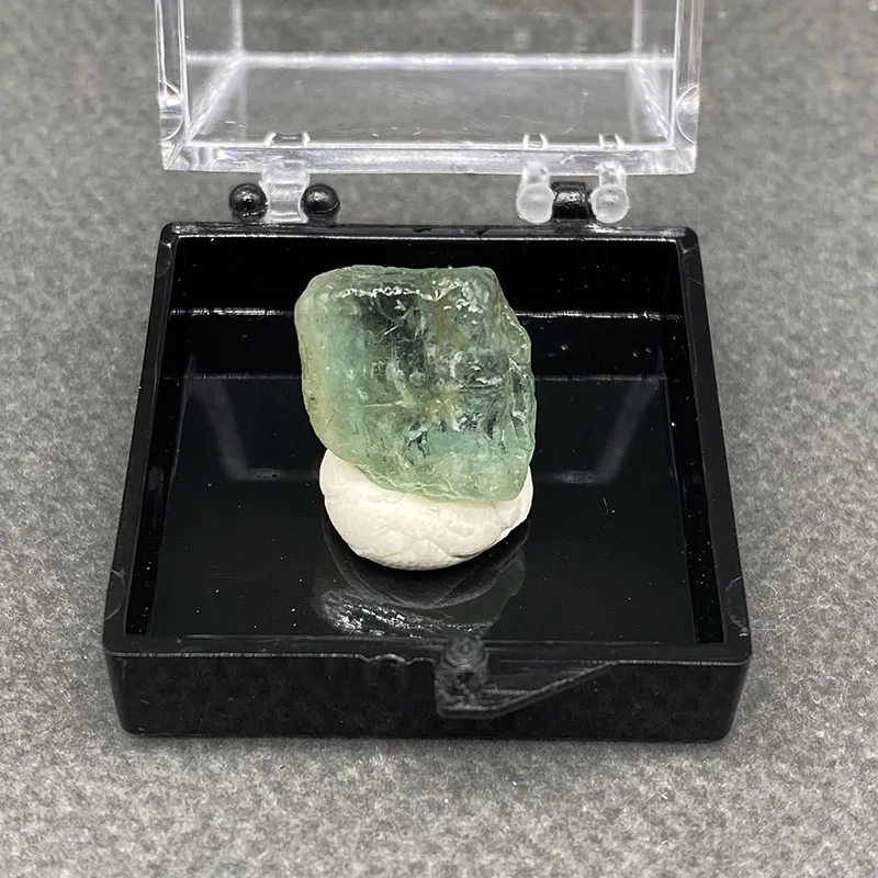 100% Rare Natural Pakistan Aquamarine Mineral Specimens Stones and Crystals Healing Crystal  +Box size：35*35*35 mm