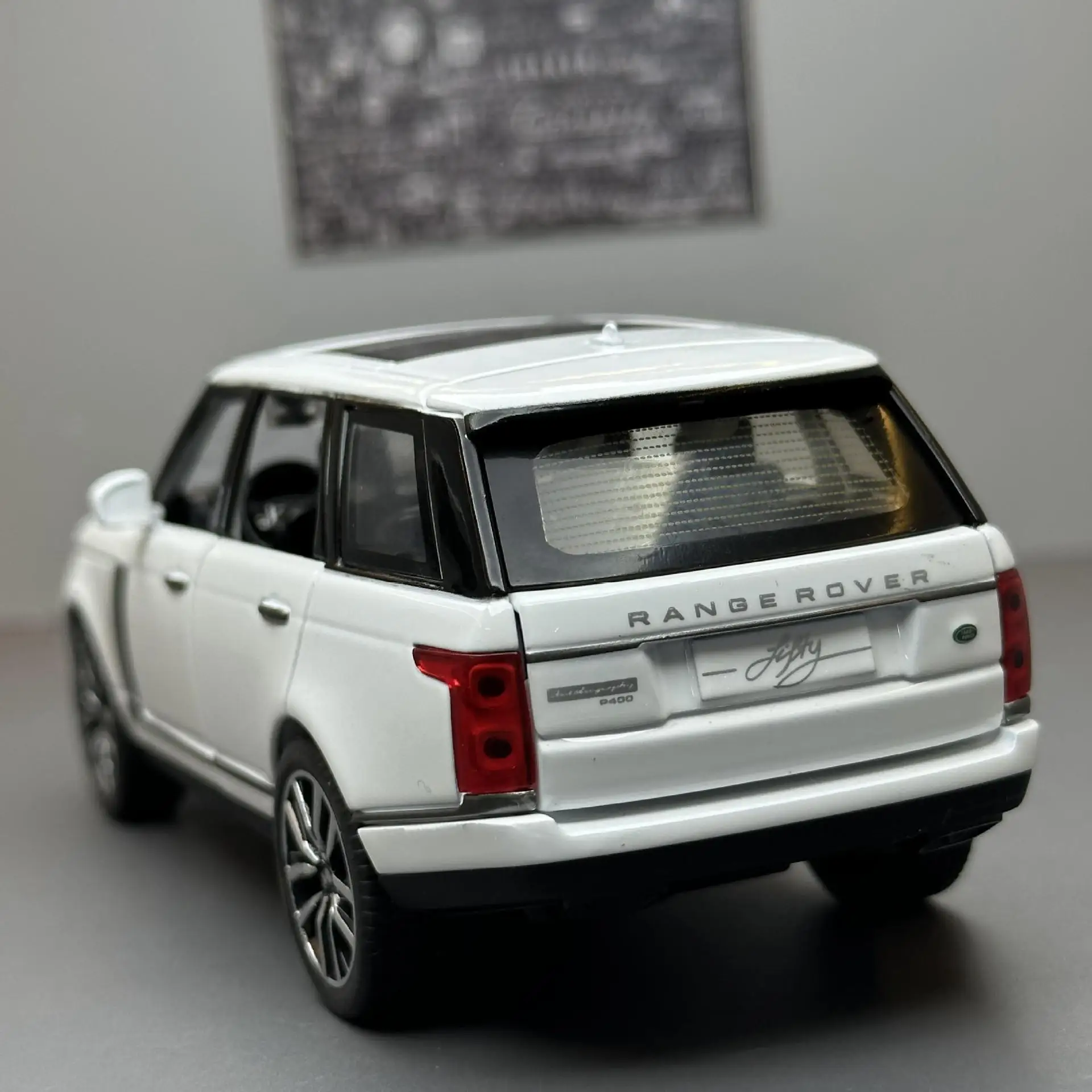 1:32 Land Rover Range Rover 50th Anniversary Diecast SUV Model Car - Central Control Collector's Edition Gift