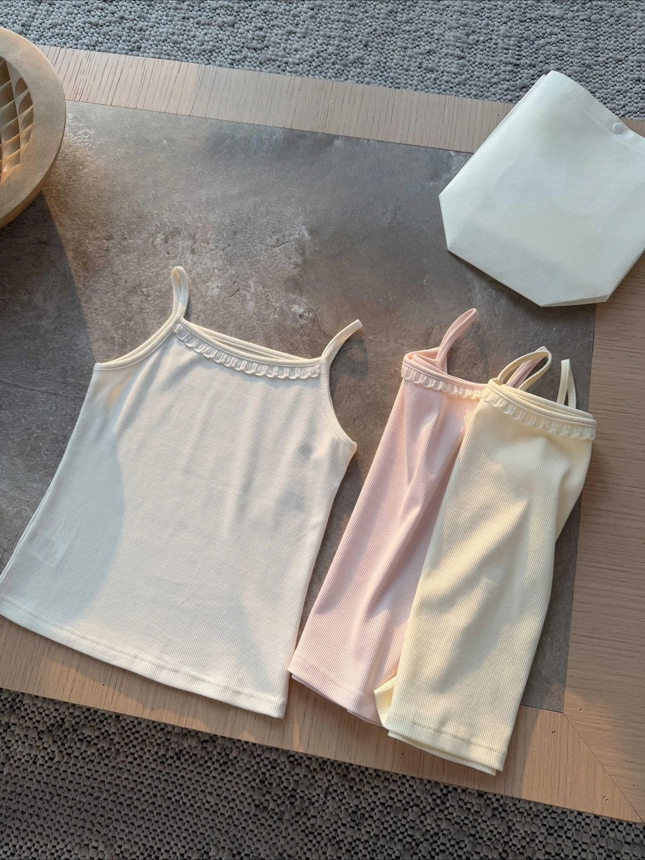 여름 여자아이 홀터넥 탑, 귀여운 레이스 라이오셀 시원한 베이비 조끼, 봄철 얇은 상의