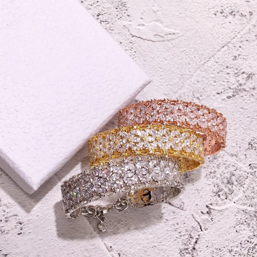 2022 Hot Trend Brand Six Petal Lace Hollowed Out Bracelets Shiny Diamonds Gold Rose Gold SilverEveryday Wear, Party, Birthday